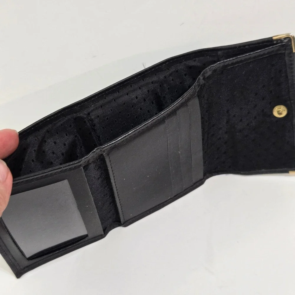 Princess Gardner Trifold Wallet Kiss lock coin Black Leather Vintage Chevron